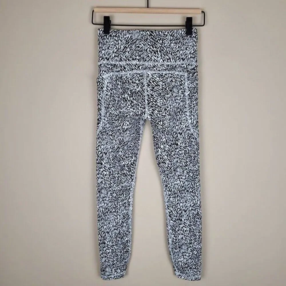 Athleta Size XS Ultimate Stash Textured 7/8 Tight Leggings Tailwind Black White - Picture 3 of 12